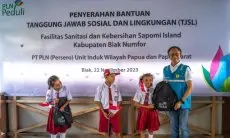 Dukung Pengembangan Wisata Papua, PLN Salurkan Bantuan Sanitasi Fasum di Pulau Sapomi Biak