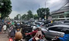 Buruh Tutup Gerbang Tol Pasteur, Lalu Lintas Tersendat Cenderung Tak Bergerak