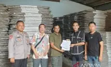KPU Cianjur Libatkan Ratusan Orang Melipat dan Menyortir Surat Suara