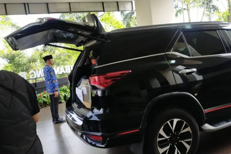 Lebih Boros Beli Baru, Pemkab Cirebon Sewa 71 Mobil Untuk Mobilitas  Pejabat