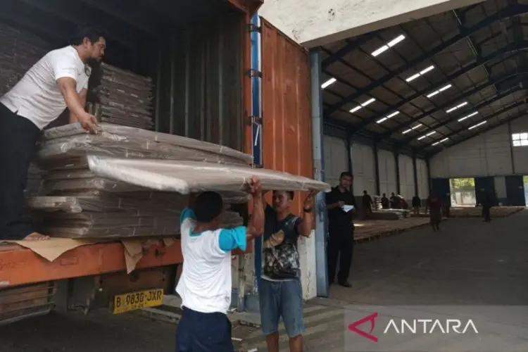 Ribuan Bilik dan Kotak Suara Diterima KPU Kota Cirebon Buat Logistik Pemilu