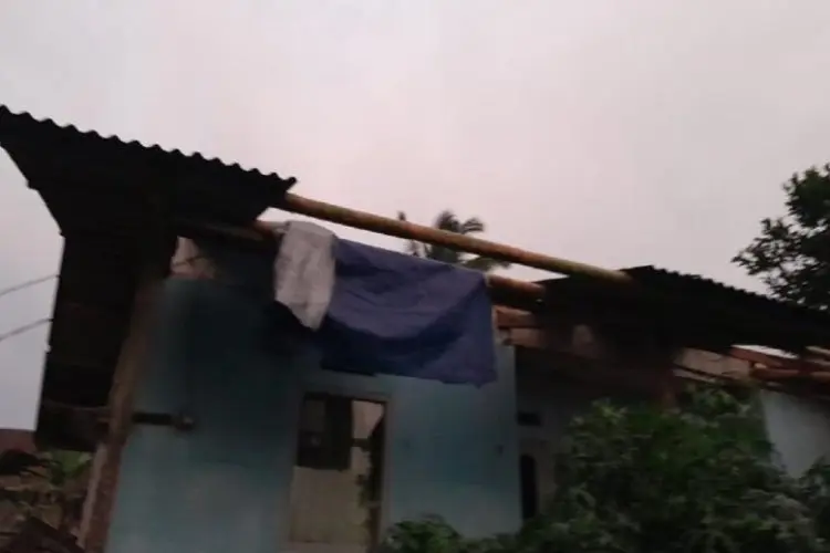 Ratusan Rumah di Cidahu Sukabumi Rusak Diterjang Angin Puting Beliung