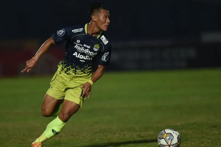 Sssttt... Persib Bandung Diam-diam Rayu Henhen Herdiana