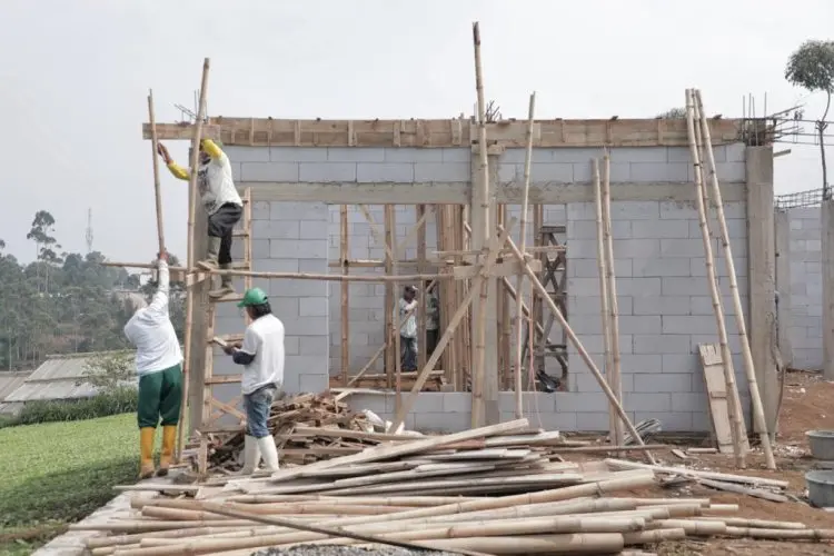 Bareng  Warga Pangalengan, SDG  Kerja Bakti Bangun Gedung Organisasi Keagamaan