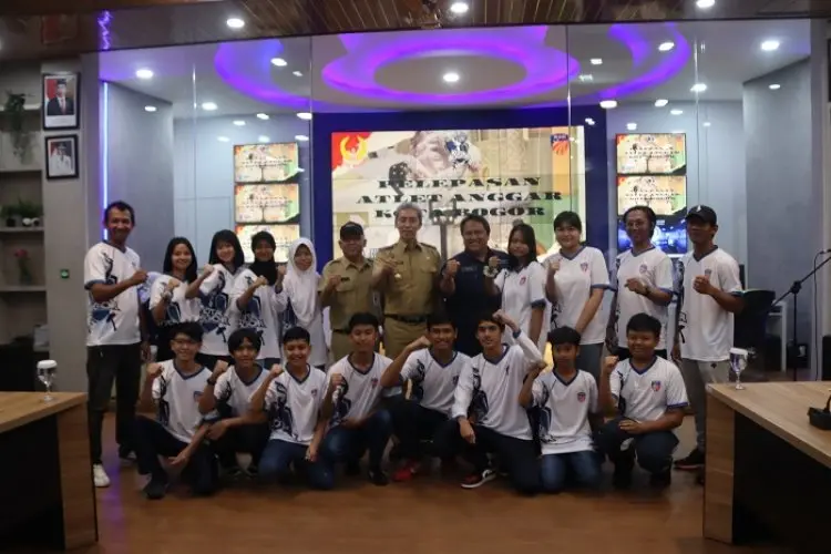 Dedie Lepas 26 Atlet Anggar Untuk Bertanding di Jabar Open 2023, Targetkan 2 Mendali Emas