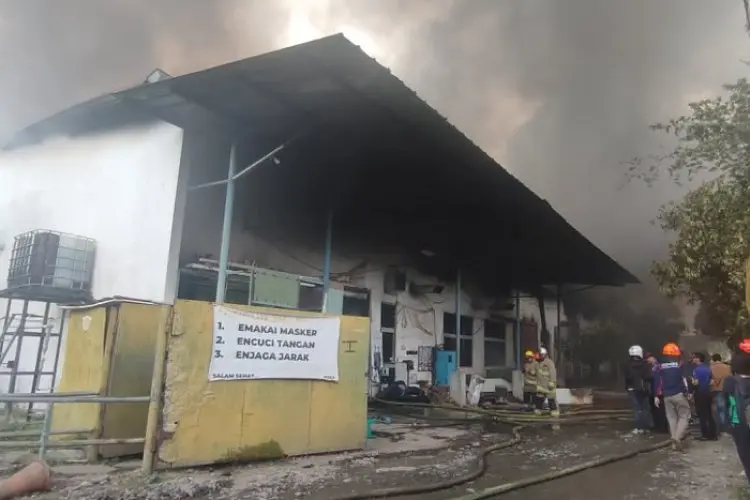 Pabrik Pemintal Benang di Cipadung Bandung Terbakar