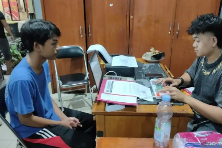 Diantar Langsung Orang Tua, Buronan Pelaku Pembacokan di Cianjur Akhirnya Menyerahkan Diri