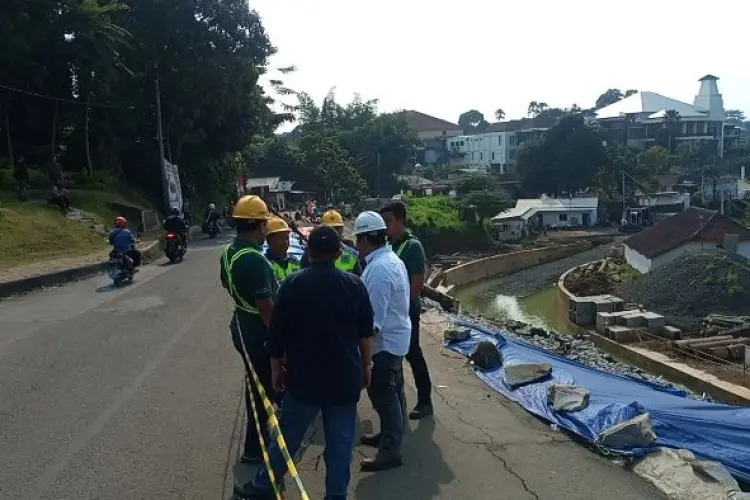 Tirta Pakuan Relokasi Sementara Pipa PVC 12" Batutulis, Agar Aliran Air Segera Berjalan 