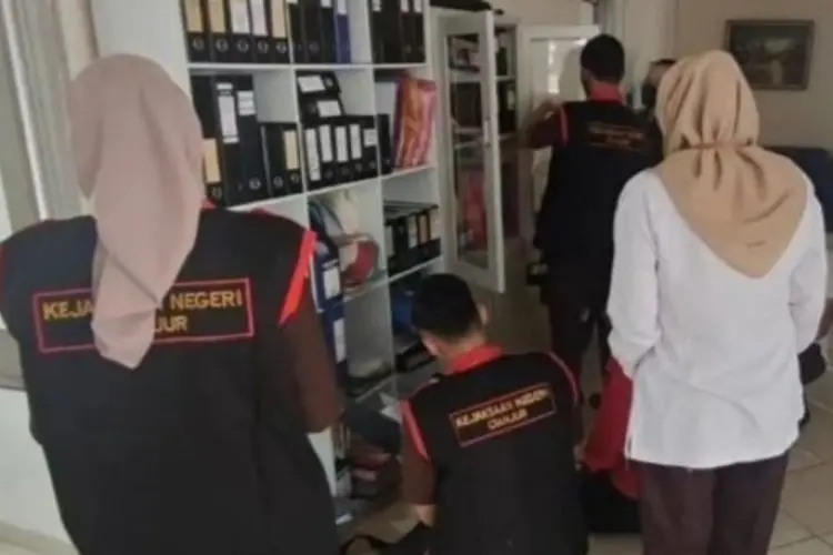 Kejari Cianjur Bawa Beberapa Dokumen di Kantor CSM