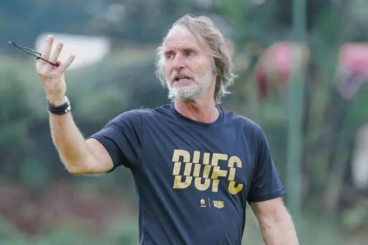 Jelang Dewa United vs Persib, Jan Olde Riekerink Ungkap Perbedaan