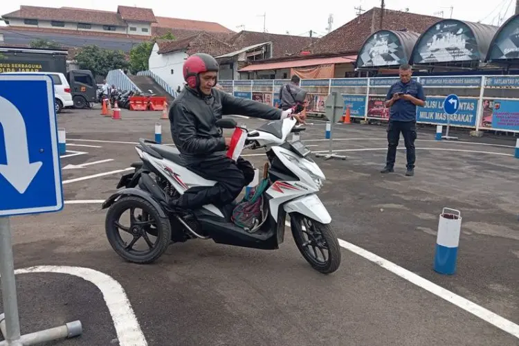 Polrestabes Bandung Buka Pelayanan Bagi Disabilitas Bikin SIM Motor