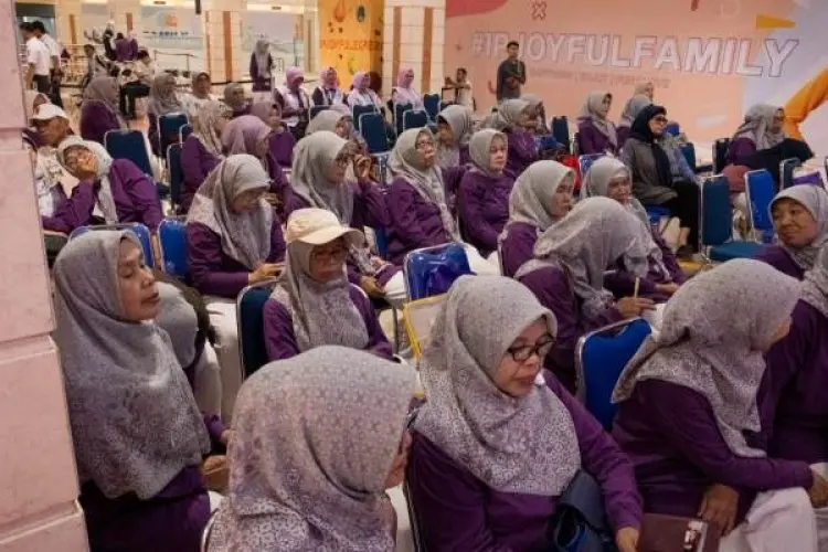 Pemerintahan Kecamatan Cicendo dan KAI Hadirkan Sekolah Lansia di Istana Plaza