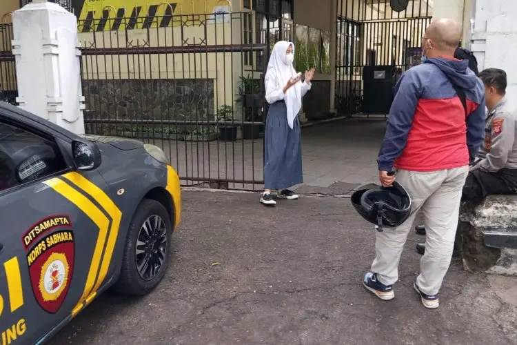 Sebelum Loncat dari Lantai 3, Siswi SMAN 3 Bandung Terekam CCTV Tampak Gelisah, NIat Bunuh Diri?
