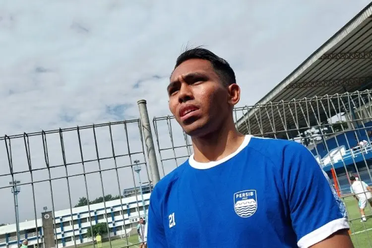 Ini Penjelasan Frets Butuan Mengundurkan Diri dari Persib Bandung