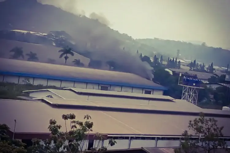 Diduga Korsleting Listrik, Gudang Pabrik di Cimareme KBB Ludes Dilalap si Jago Merah 