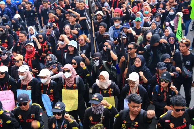 UMP 2026 Serasa 'Godot': Buruh Menunggu, Regulasi Menggantung