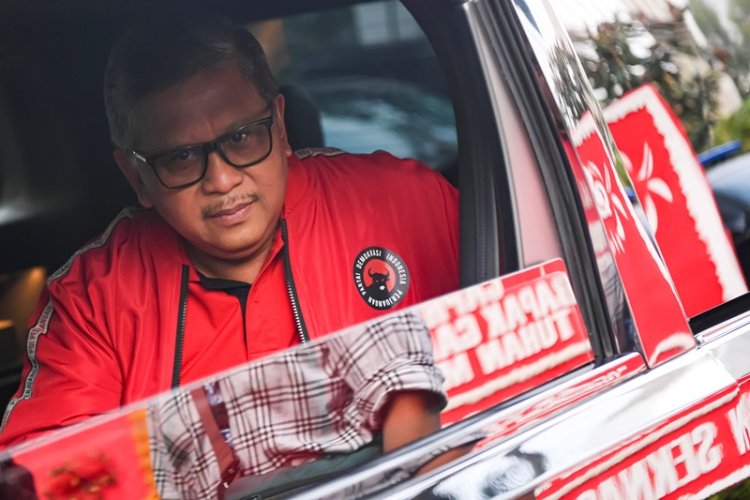 Soal Penurunan Atribut di Bali, PDIP Punya Peluru Baru 'Serang' Jokowi