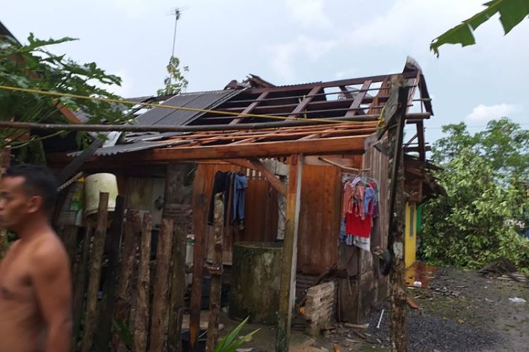 Puluhan Rumah Rusak di Dago Atas Bandung Rusak Dihantam Puting Beliung