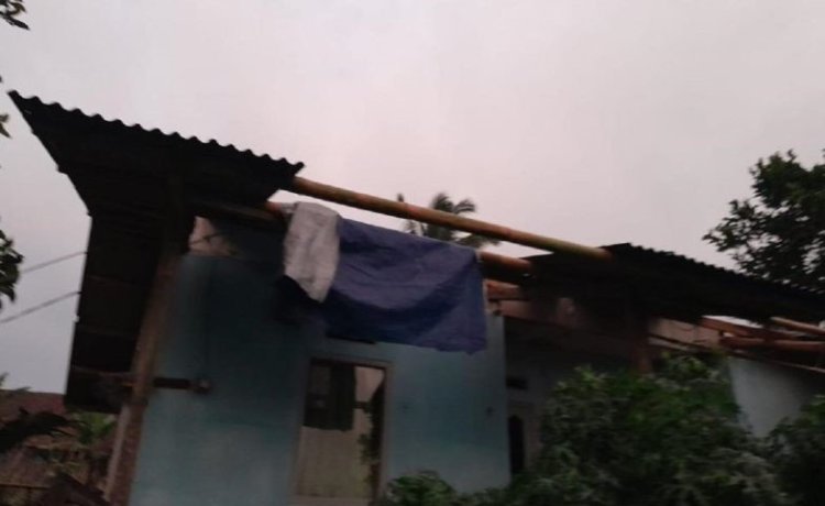 Ratusan Rumah di Cidahu Sukabumi Rusak Diterjang Angin Puting Beliung