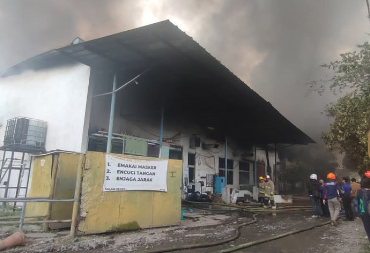 Pabrik Pemintal Benang di Cipadung Bandung Terbakar