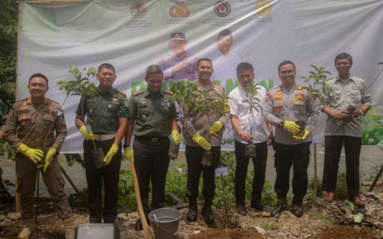 Antisipasi Bencana El Nino, Dishub Kota Bogor Ikut Penanaman Pohon Bersama Polri di Kampung Bebek 