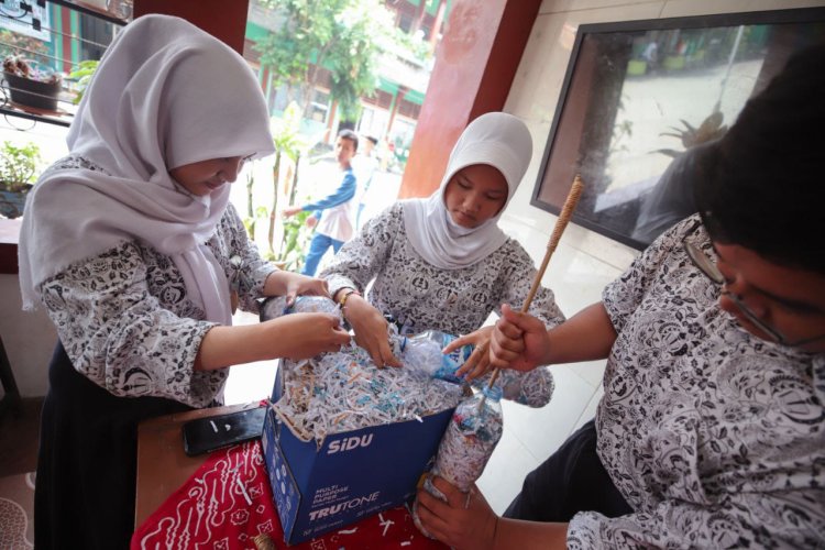 SMPN 18 Kota Bandung Hadirkan Sekolah Bebas Sampah Lewat Cara Sederhana