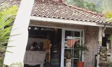 Gak Usah Jauh-jauh ke Banyuwangi dan Bali, Nasi Tempong Meneer Kini Ada di Puncak Bogor 