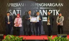 Pemkot Bandung Berikan Penghargaan Satuan Pendidikan, Pendidik dan Tenaga Pendidik