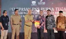 Bambang Tirtoyuliono Bilang Gini Saat Melepas 571 PNS Kota Bandung Pensiun