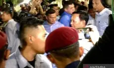 Kompak Berbaju Biru-biru, Pasangan Prabowo-Gibran Tiba di KPU