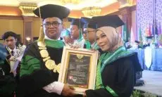 UIKA Bogor Mewisuda 872 Lulusan Sekaligus Beri Penghargaan kepada Bima Arya