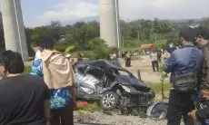 Kereta Feeder Whoosh Bandung-Padalarang Tabrak Mobil di Perlintasan, Dua Orang Tewas