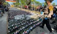 Polres Garut Musnahkan Ribuan Botol Minuman Keras dan Knalpot Bising