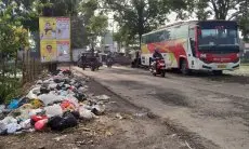 Tumpukan Sampah di Jalan Raya Laswi Ciparay dan di Baleendah Bikin Miris Pengguna Jalan