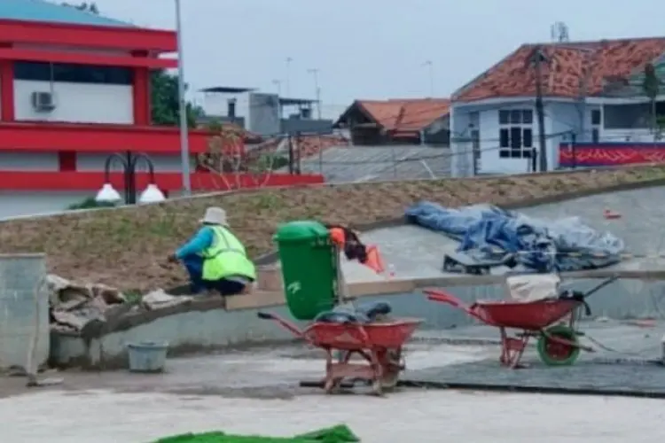 Direnovasi, Alun-alun Karawang Ditutup Sementara