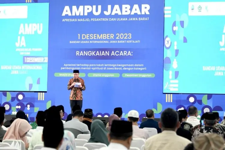 Bey Machmudin Beri Penghargaan Masjid, Pesantren dan Ulama Juara