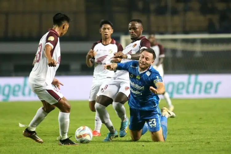 Persib Bandung Imbang Lawan PSM Makassar, Kehilangan Levy Madinda Jadi Penyebab?