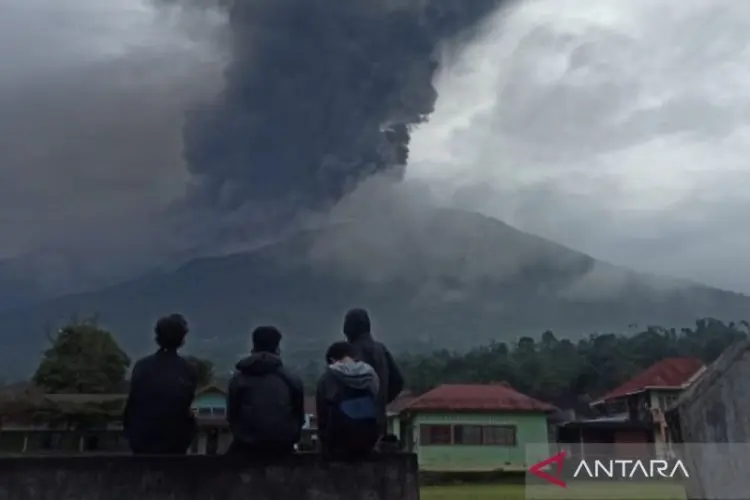 BKSDA Beberkan Alasan Izinkan Pendakian di Gunung Marapi Meski Berstatus Waspada