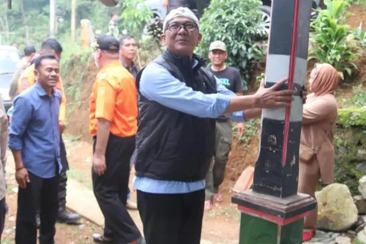 Total 77 Rumah Alami Rusak Akibat Gempa Bumi di Pamijahan, Bupati Bogor dan Pj Gubernur Jabar Kompak Kunjungi Korban