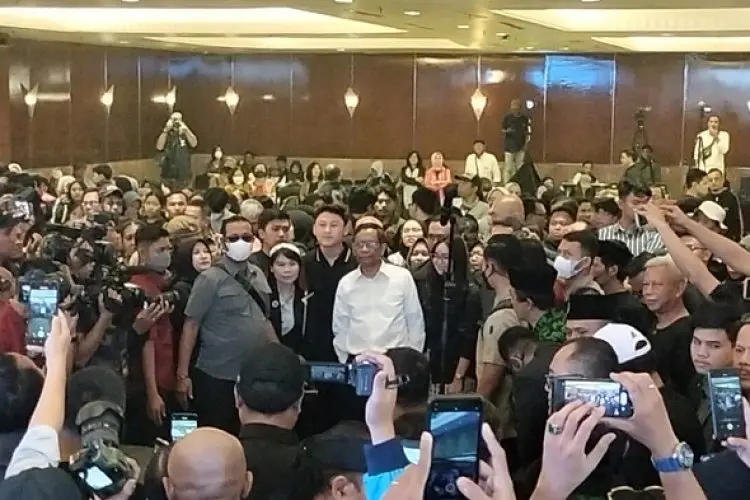 Cawapres Mahfud MD Ajak Generasi Muda Selalu Semangat Hadapi Tantangan