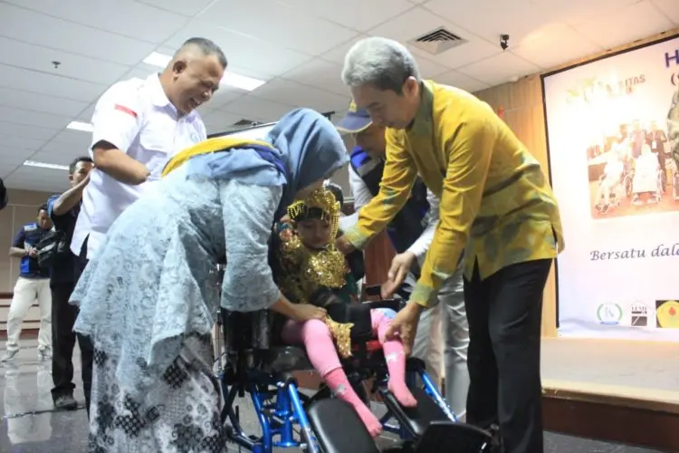 Dedie Terpukau Penampilan Anak-anak Disabilitas Pada Peringatan Hari Disabilitas Internasional