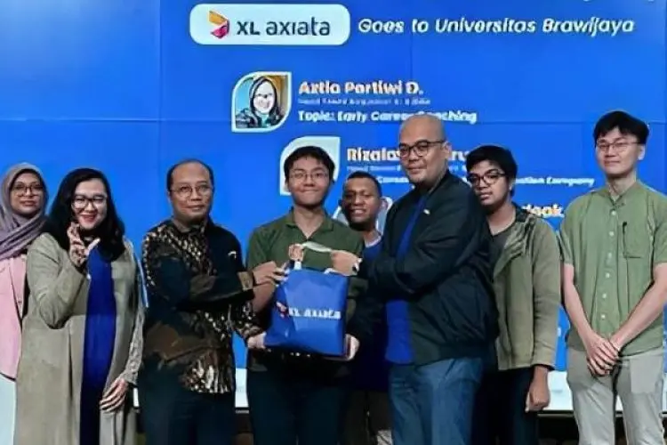 Terus Tingkatkan Literasi Digital Masyarakat Madura, XL Axiata Raih CSR Award dari Pemkab Pamekasan