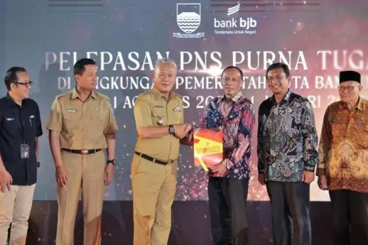 Bambang Tirtoyuliono Bilang Gini Saat Melepas 571 PNS Kota Bandung Pensiun
