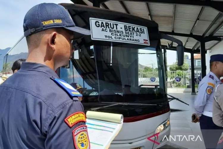 Bus Umum di Garut Diperiksa Kelayakannya Menjelang Libur Akhir Tahun