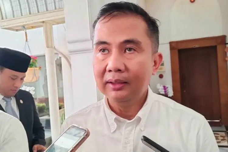Bey Machmudin Lantik Agus Mulyadi jadi Pj Wali Kota Cirebon