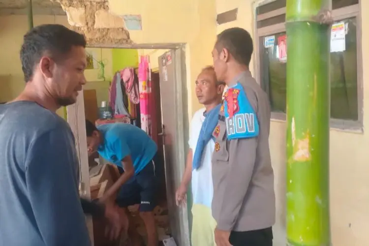 Polsek dan Forkopimcam Ciampea Berikan Bantuan kepada Warga Terdampak Gempa Bumi