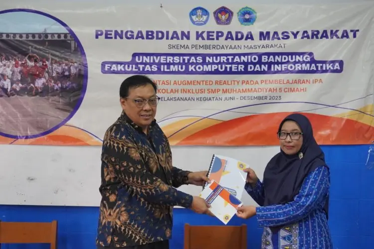 Universitas Nurtanio Bandung Salurkan Bantuan untuk SMP Muhammadiyah 5 Kota Cimahi 