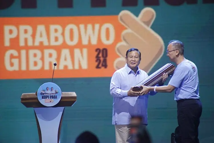 Surat Cinta Laskar Kopi Pagi Dibalas Tunai, Ini yang Diberikan Prabowo Kepada Relawannya !