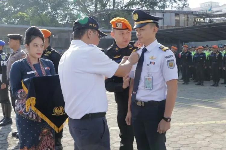 KAI Daop 2 Bandung Gelar Pasukan Sambut Libur Natal 2023 dan Tahun Baru 2024
