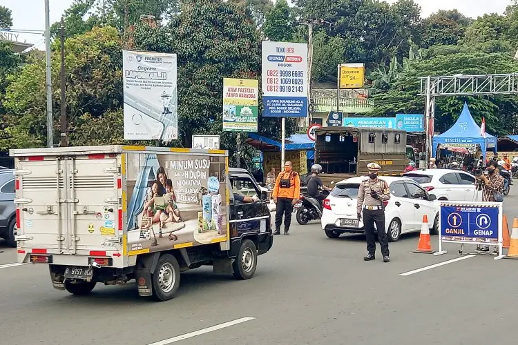 Arus Lalu Lintas di Kawasan Puncak Ramai Lancar